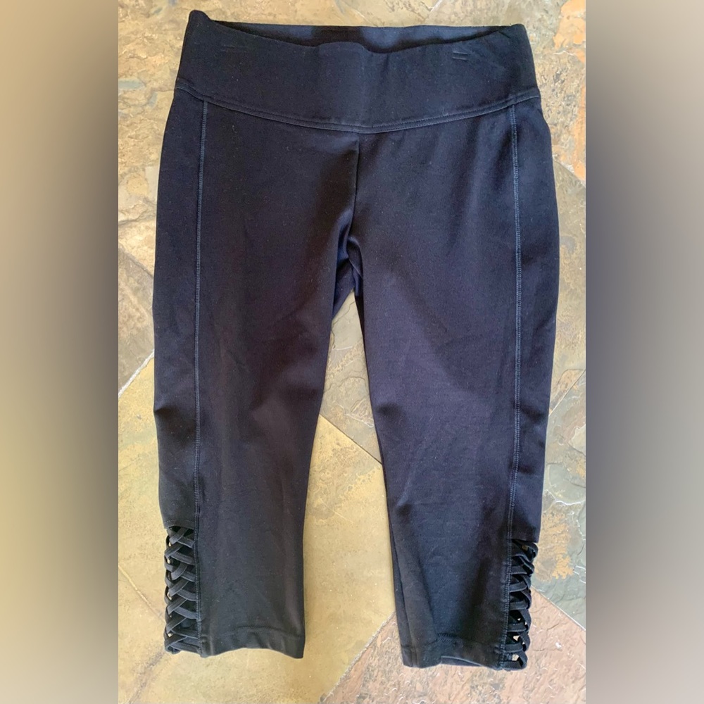 NYGARD SLIMS Pull On Capris Pants Black Women's size Large 19”Inseam Detail